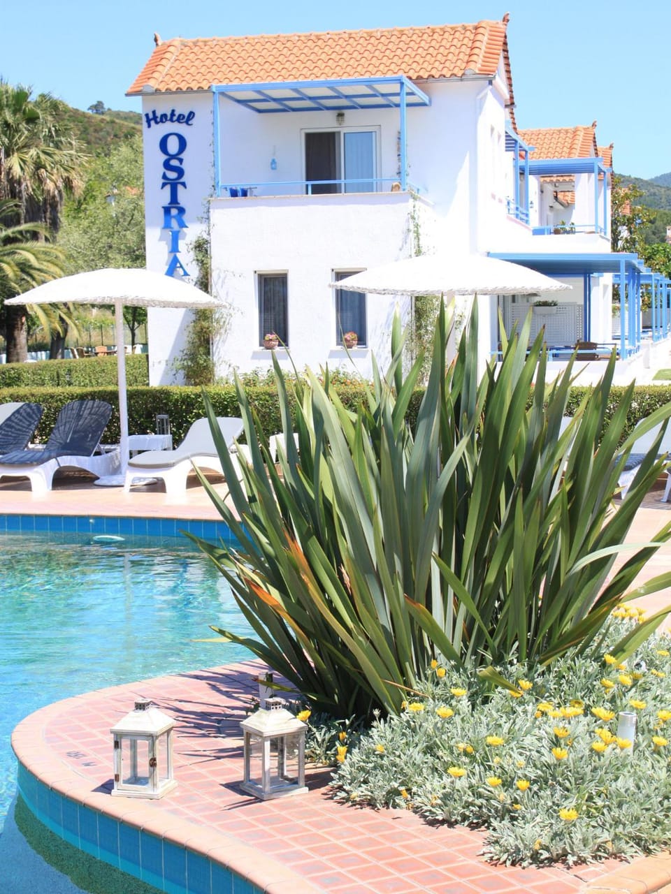 Day, Swimming pool
