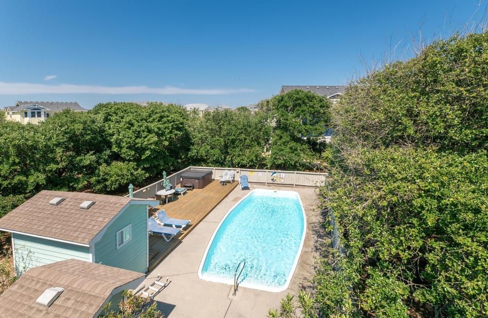 Duck R Way - Poteskeet, Ocean View, 260 Yds to Beach, Pool, Hot Tub, Walk to Downtown Duck House in Duck