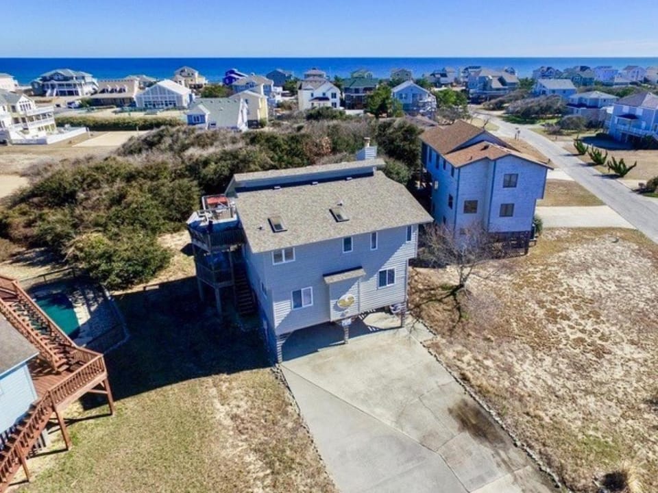 Duck R Way - Poteskeet, Ocean View, 260 Yds to Beach, Pool, Hot Tub, Walk to Downtown Duck House in Duck