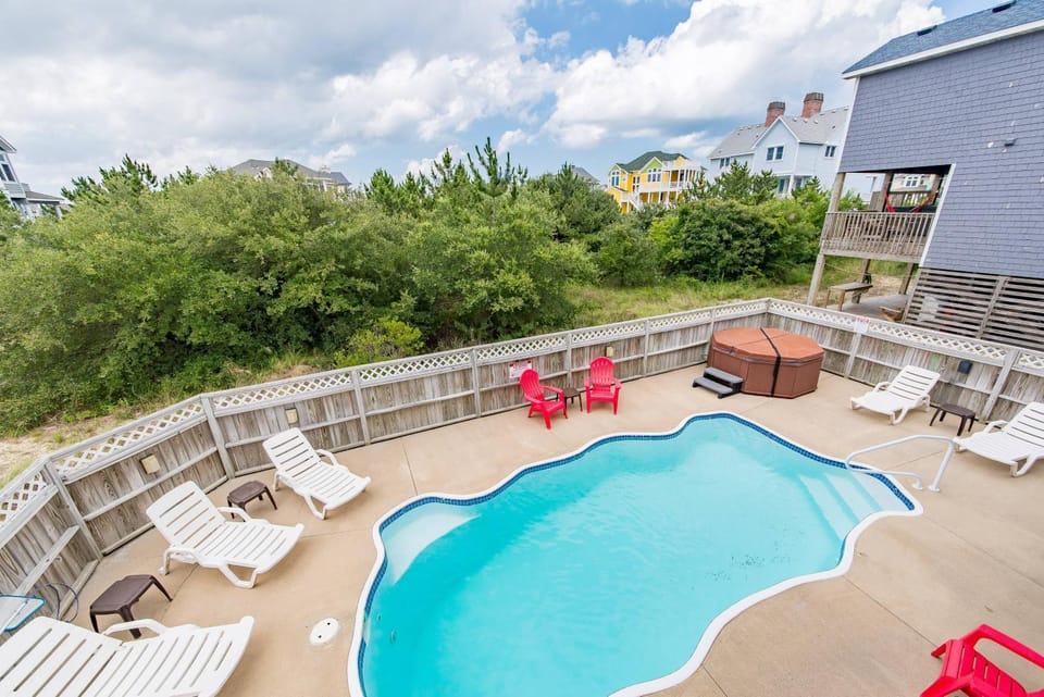 Kandel in the Wind - Corolla, Crown Point, 185 Yds to Beach, Oceanside, Pool, Hot Tub, Up to 4 Dogs Allowed House in Corolla