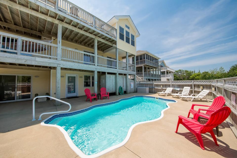 Kandel in the Wind - Corolla, Crown Point, 185 Yds to Beach, Oceanside, Pool, Hot Tub, Up to 4 Dogs Allowed House in Corolla