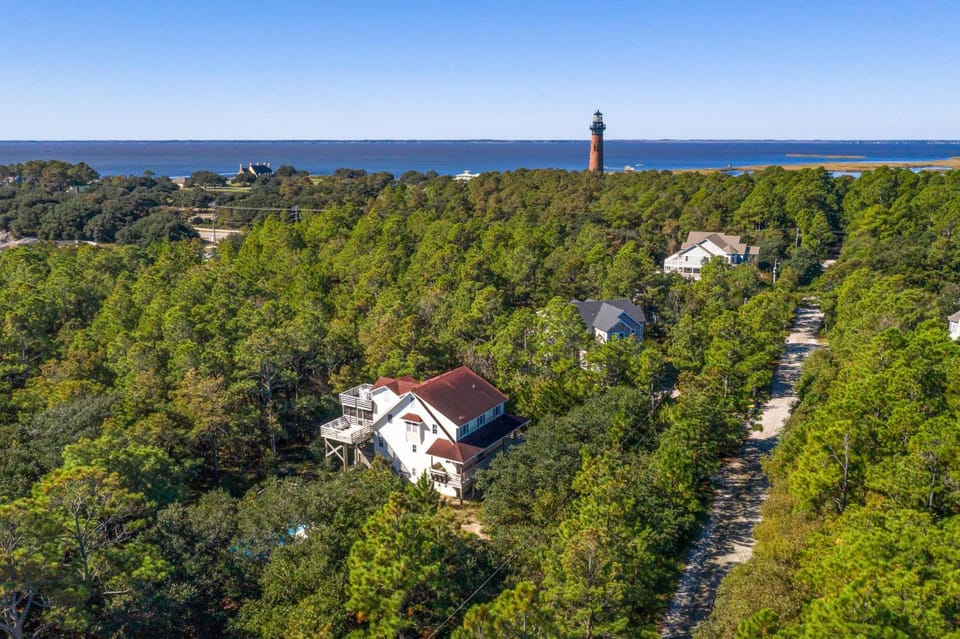 Carotank Clubhouse - Corolla Village, 200 Yds to Beach, Foosball, Pool, Hot Tub, Flex Stays House in Corolla