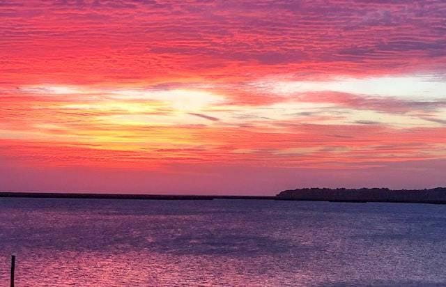Sunset Joy - KDH MP 6, Soundfront, Sound View, Kayak, Community Boat Ramp, Pets OK, Flex Stays House in Kill Devil Hills