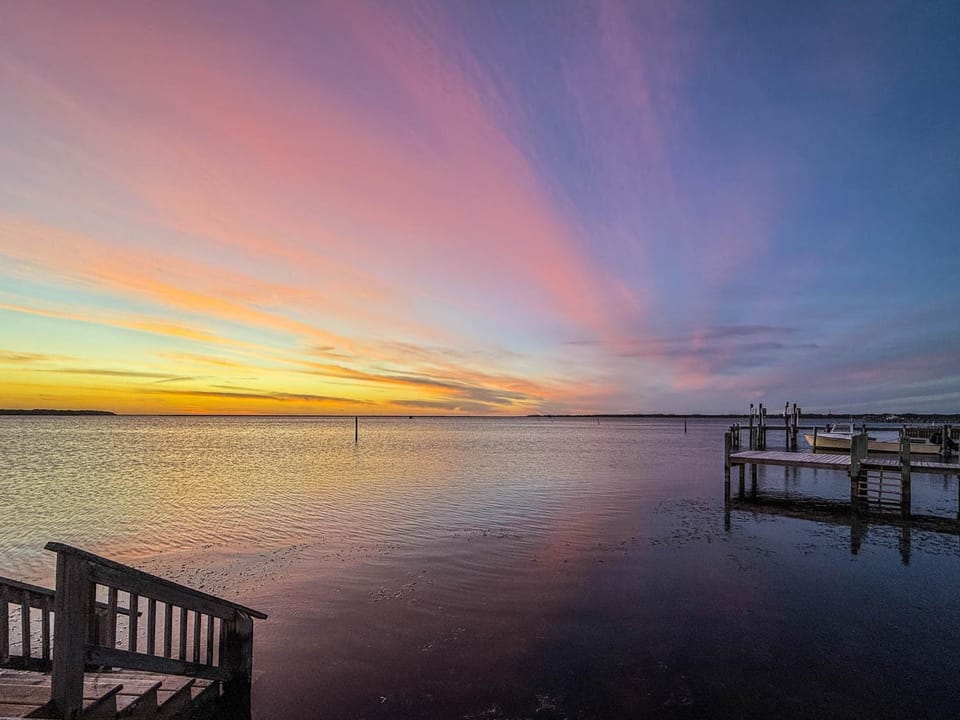 Sunset Joy - KDH MP 6, Soundfront, Sound View, Kayak, Community Boat Ramp, Pets OK, Flex Stays House in Kill Devil Hills