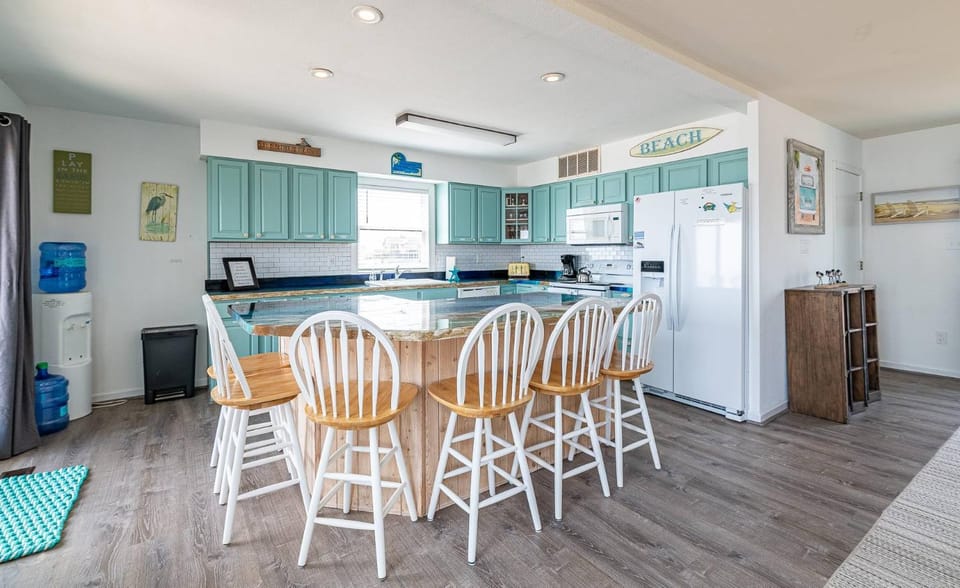 Rankin - 4x4 Carova Beach, Oceanfront, Ocean View, No Pet Fee, See Wild Horses House in Carova Beach