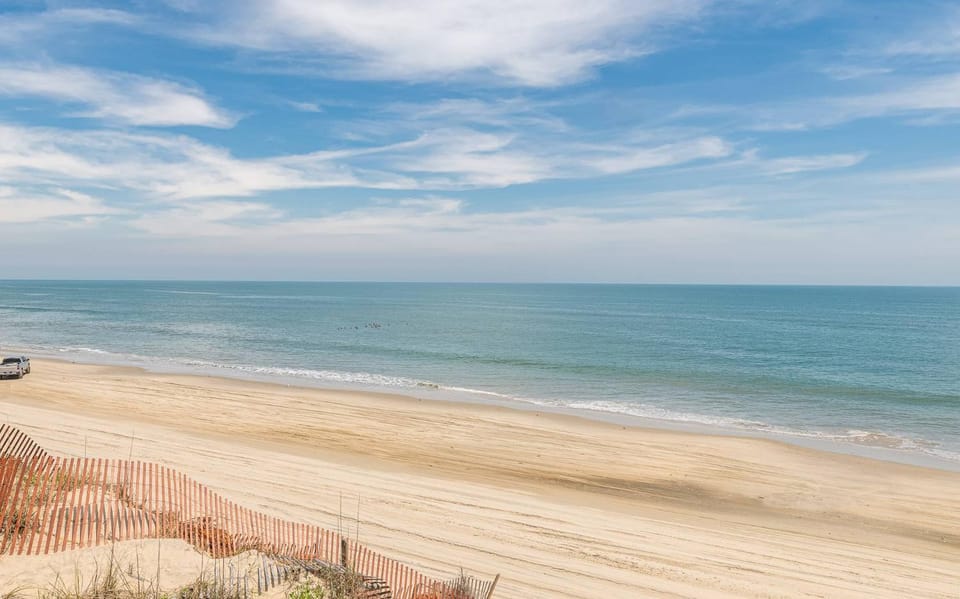 Rankin - 4x4 Carova Beach, Oceanfront, Ocean View, No Pet Fee, See Wild Horses House in Carova Beach