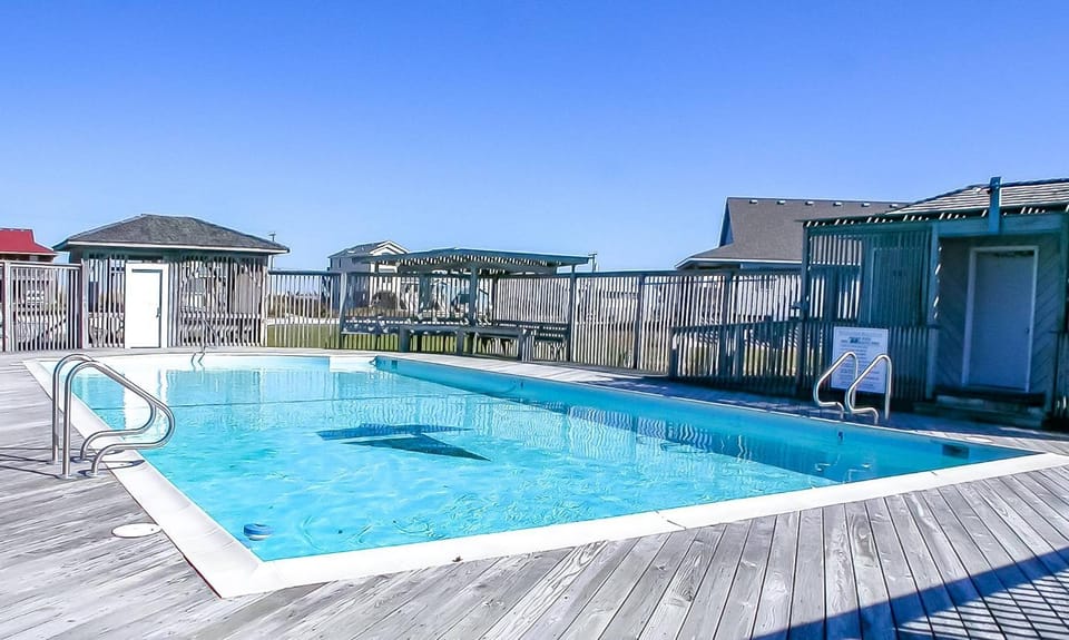 Simply Perfect - S Nags Head MP 19.5, 120 Yds to Beach, Ocean View, Community Pool, Tennis, Sunrises, Sunsets House in Nags Head