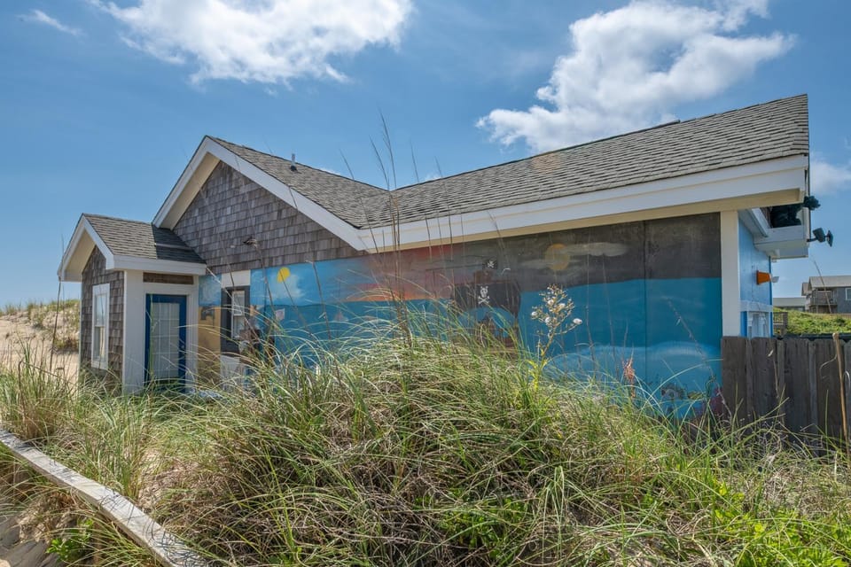 Aqua Nights - S Nags Head MP 17.5, Oceanfront, Hot Tub, Pool Table, Pets OK, Flex Stays House in Nags Head