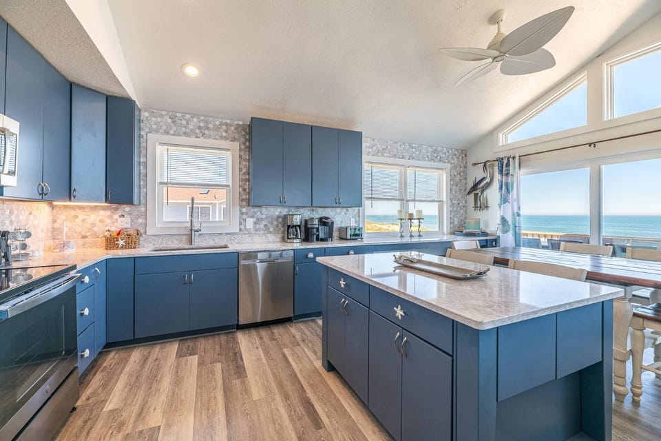 Aqua Dreams - S Nags Head MP 20, Oceanfront, Hot Tub, Rec Room, Arcade Game, Flex Stays All Year House in Nags Head