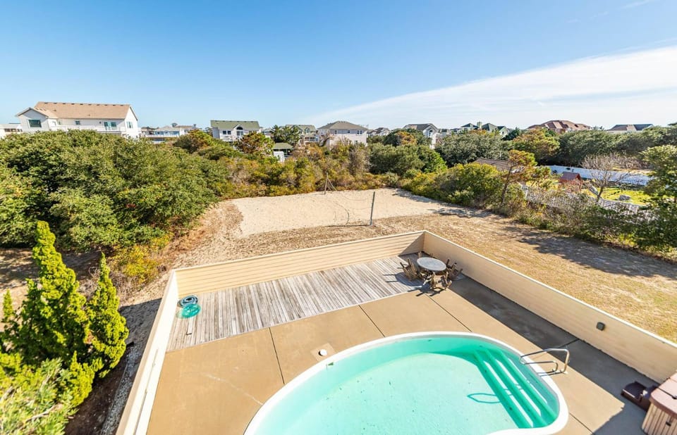 Carolina Sunrise - Corolla, Whalehead, Oceanside, 500 Yds to Beach, Pool, Hot Tub, Volleyball House in Corolla
