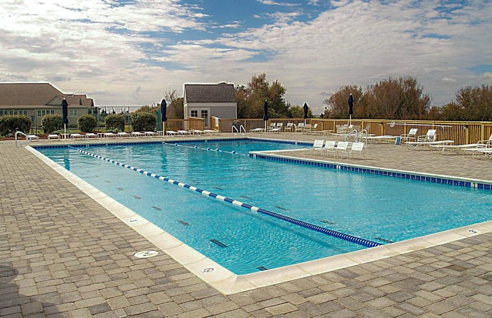 Casa La Playa - Duck, Sanderling, Lakefront, 160 Yards to the Beach, Community Pool, Pets OK House in Duck