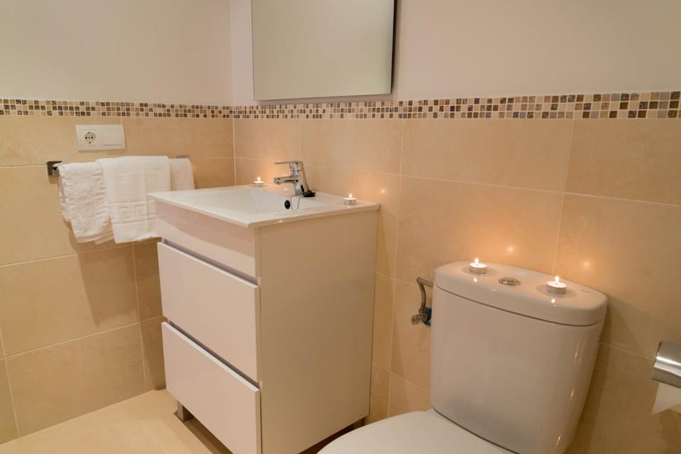 Bathroom, towels