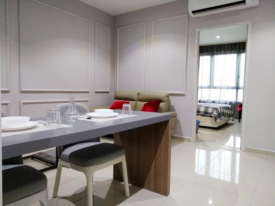 Happy Holiday,I-Soho, I-City, Shah Alam ,Free Wifi & Parking Apartment in Selangor, Malaysia