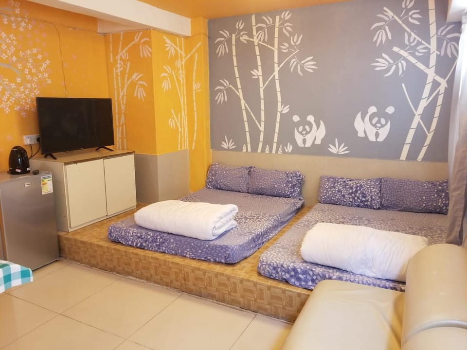 Bed, TV and multimedia, Photo of the whole room
