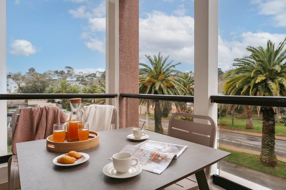 Patio, Day, Garden, Coffee/tea facilities, View (from property/room), Balcony/Terrace, Food and drinks, Dining area, Food, Garden view, Breakfast, Continental breakfast, Drinks