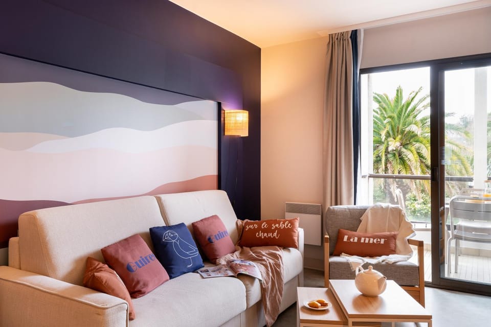 Patio, View (from property/room), Balcony/Terrace, Living room, Seating area, Dining area