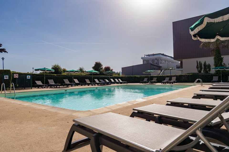 Day, Pool view, Swimming pool, sunbed