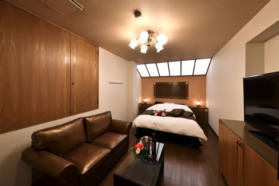 Bed, TV and multimedia, Bedroom