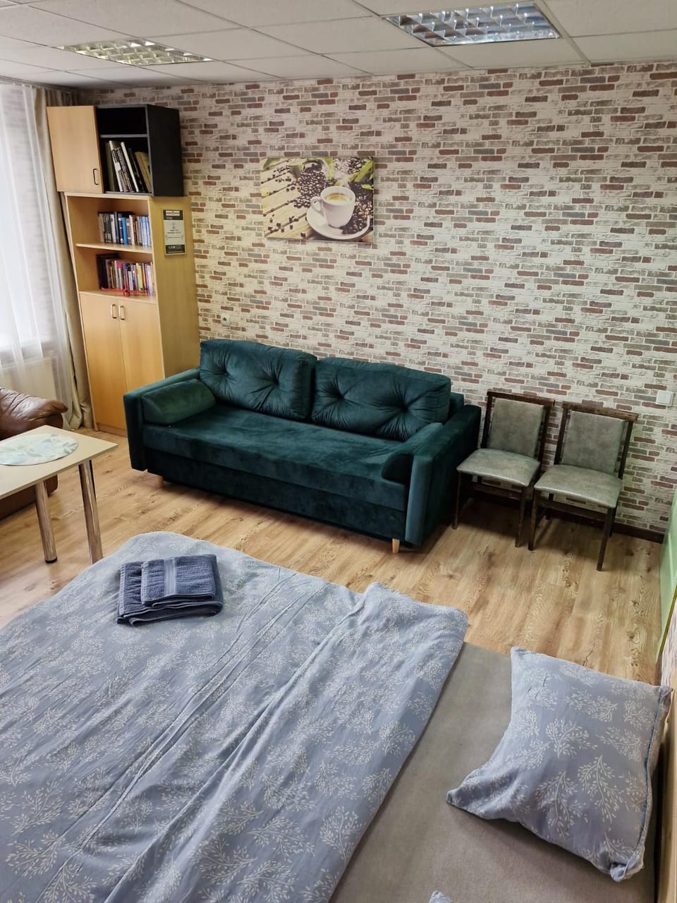 Bed, Photo of the whole room, Seating area