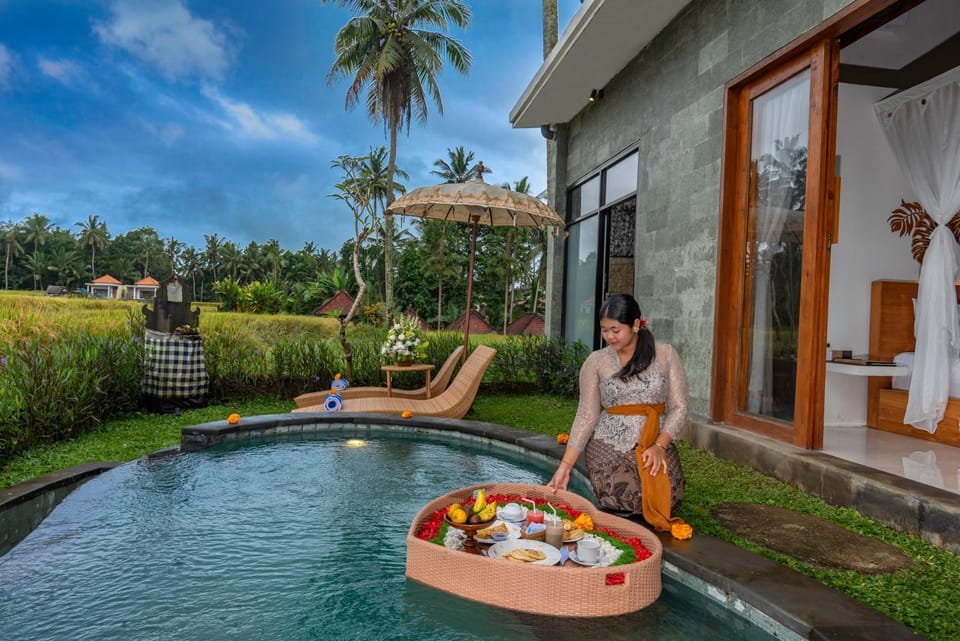 Food and drinks, Food, Pool view, Swimming pool, sunbed