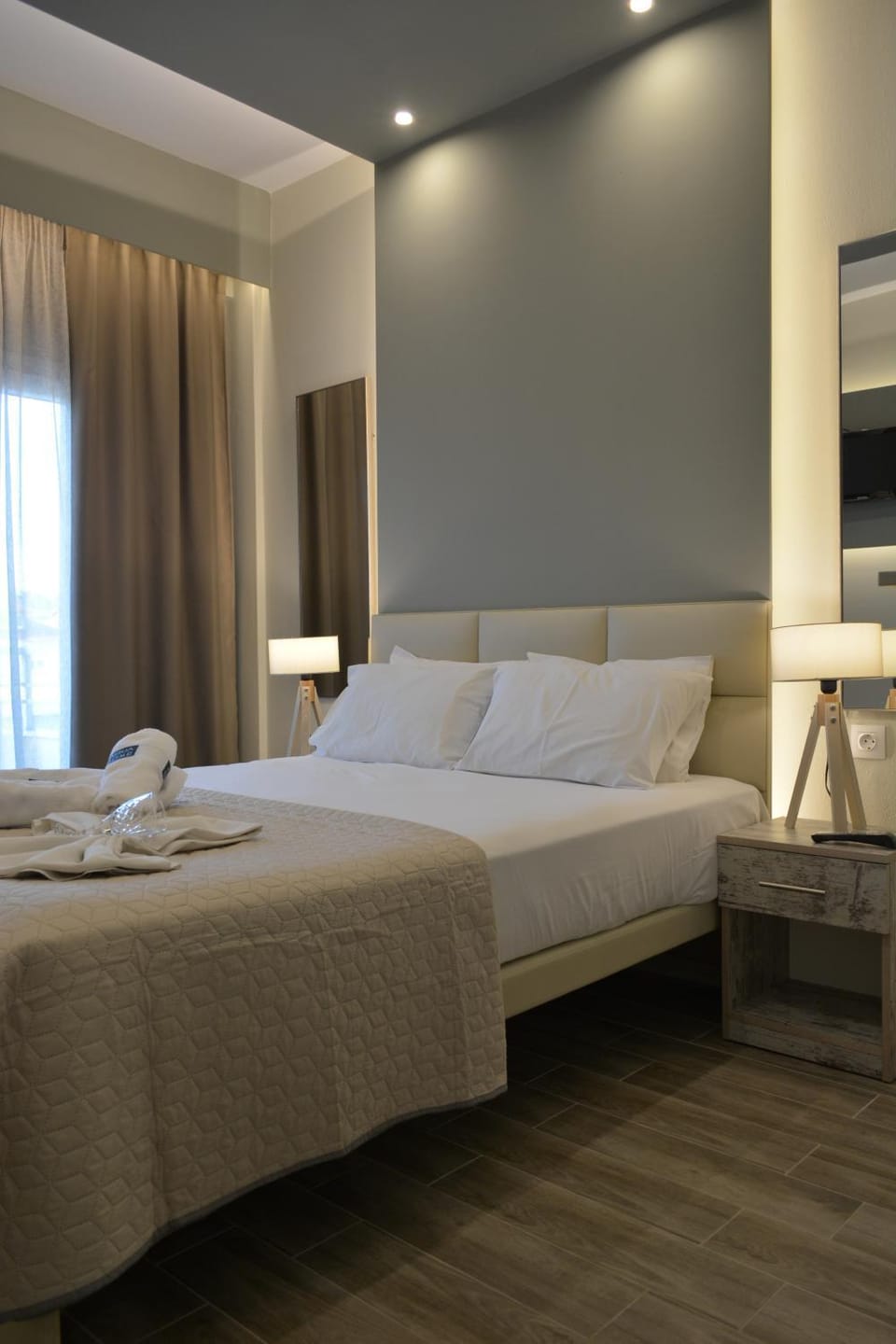 Bed, Photo of the whole room, Bedroom