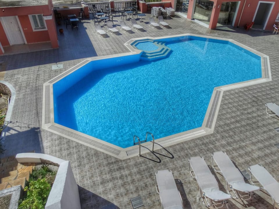 Day, Swimming pool