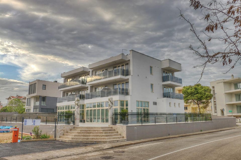 Property building, Facade/entrance