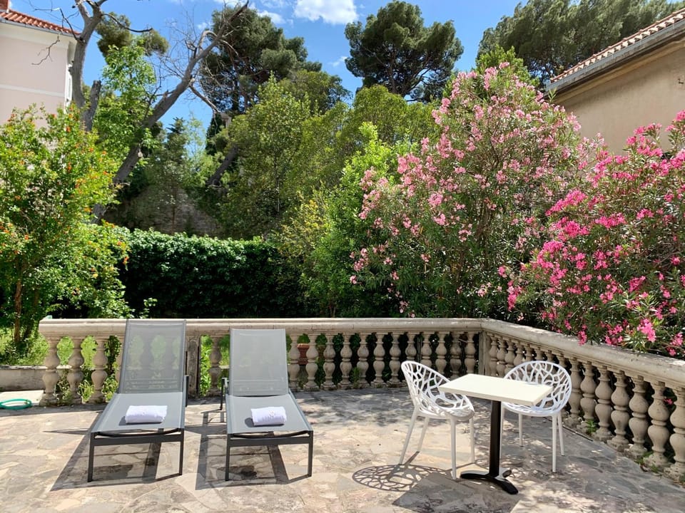 Property building, Balcony/Terrace