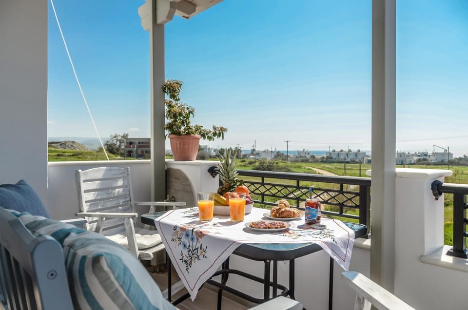 Day, View (from property/room), Balcony/Terrace, Seating area, Dining area, Food, Breakfast