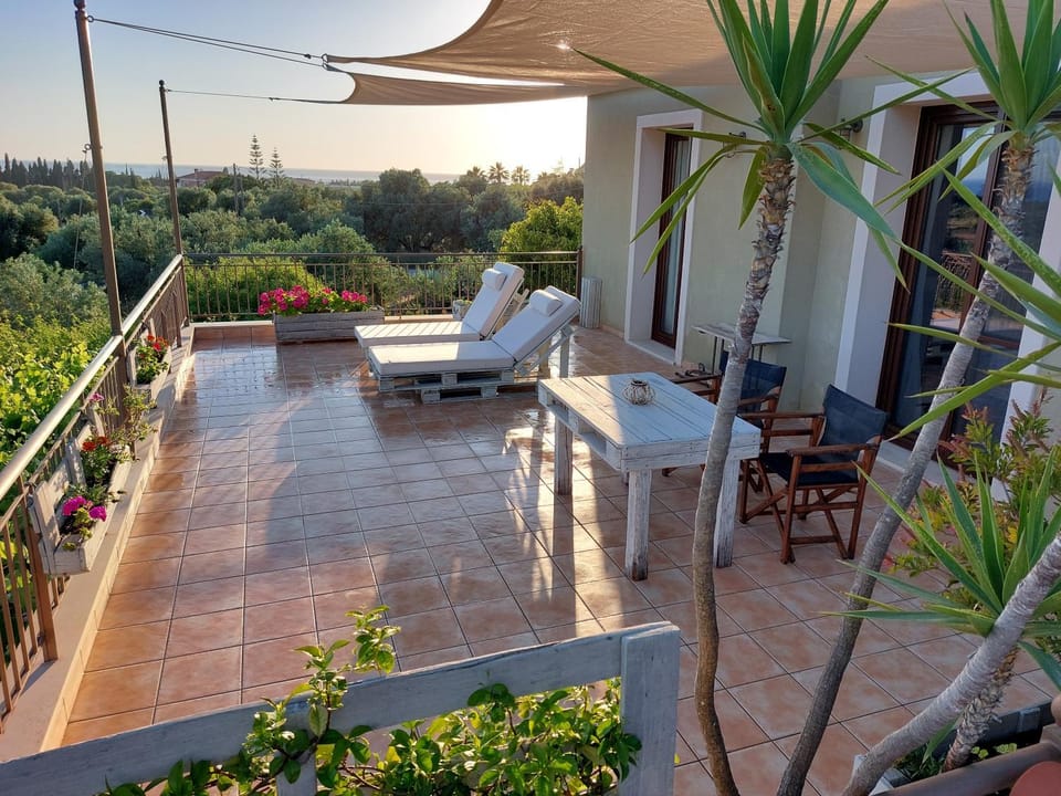 Patio, Balcony/Terrace, Balcony/Terrace, sunbed