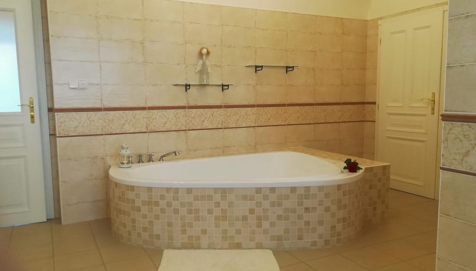 Zámek Nové Město nad Metují Vacation rental in Lower Silesian Voivodeship
