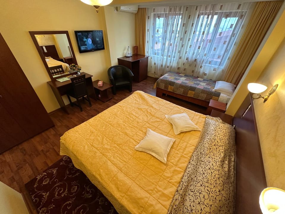 Bed, TV and multimedia, Photo of the whole room, Seating area