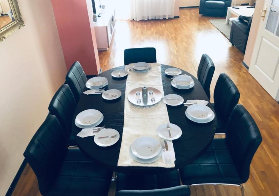 Decorative detail, Dining area, Family