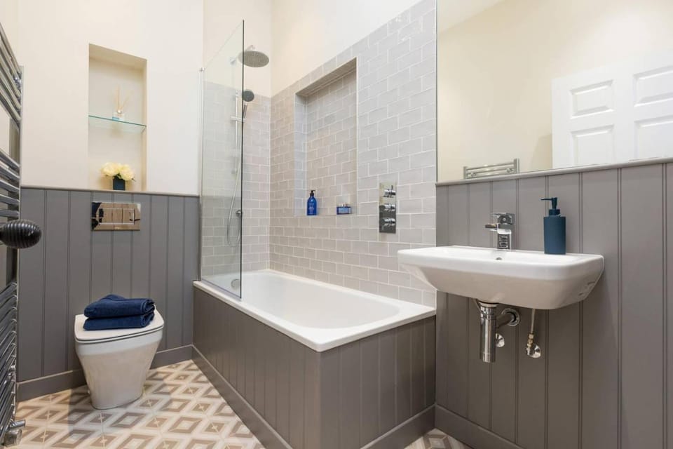 Toilet, Bathroom, Bath
