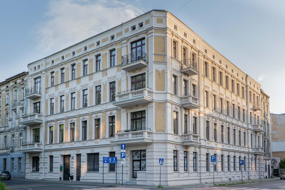 Property building, Facade/entrance