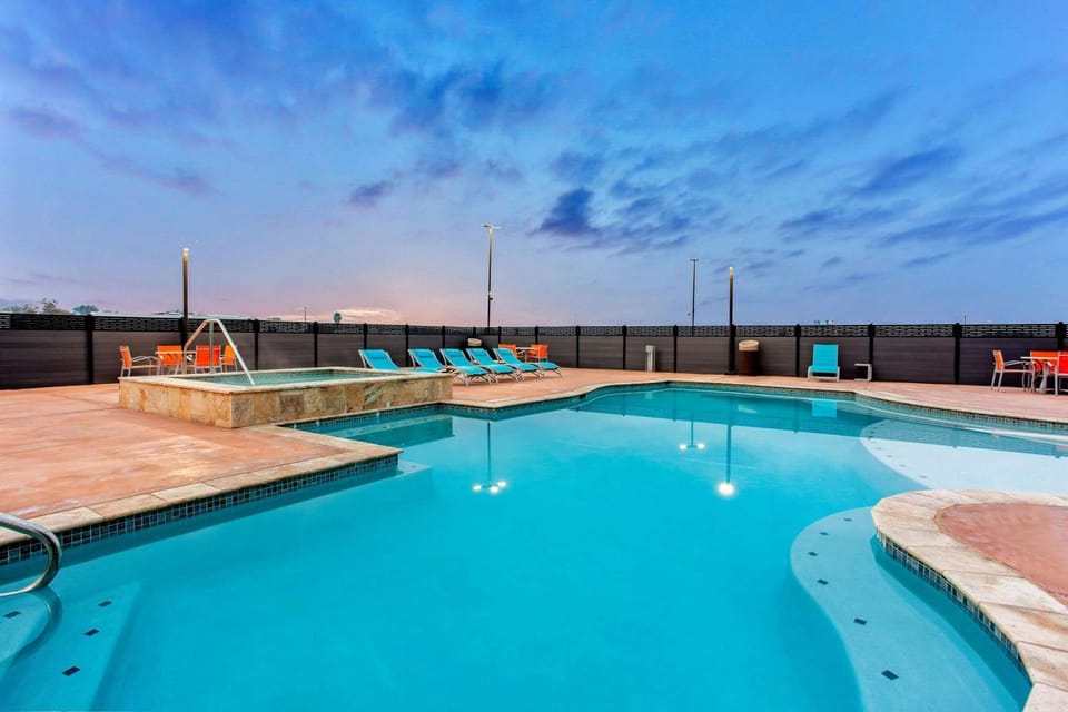 On site, Pool view, Swimming pool