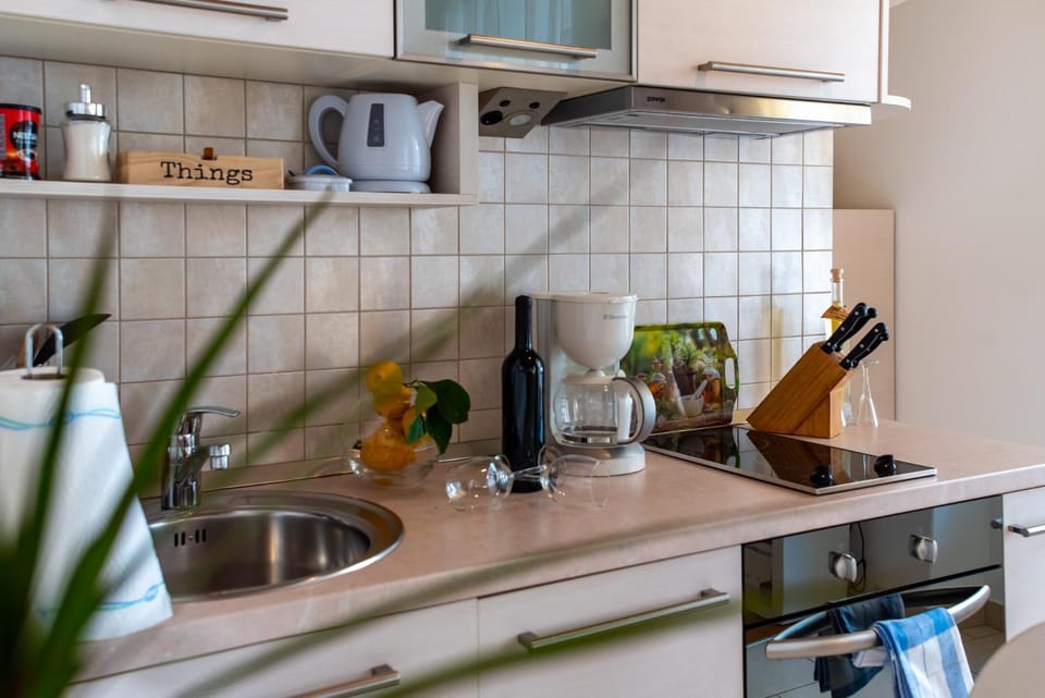 Coffee/tea facilities, kitchen