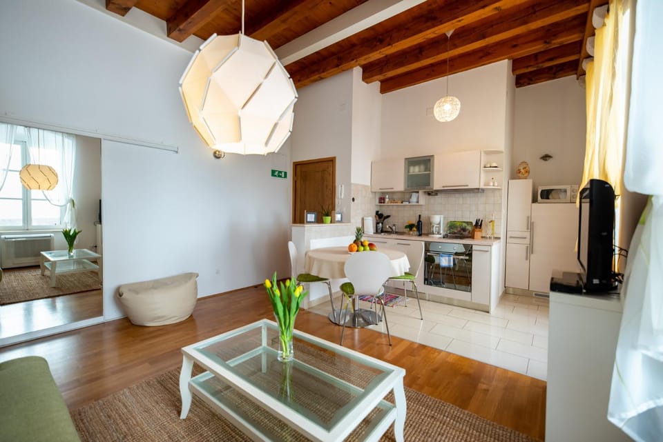 Kitchen or kitchenette, kitchen, kitchen