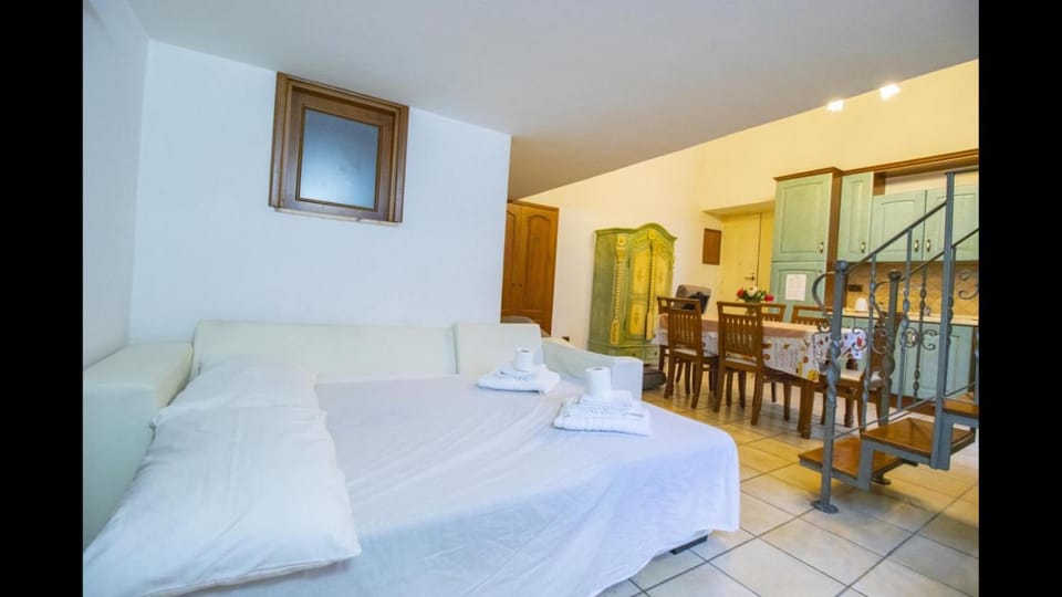 Communal lounge/ TV room, Bed, Photo of the whole room