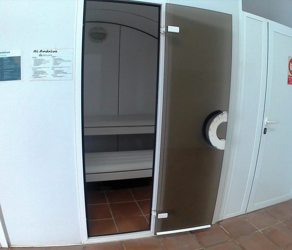 Sauna, Steam room