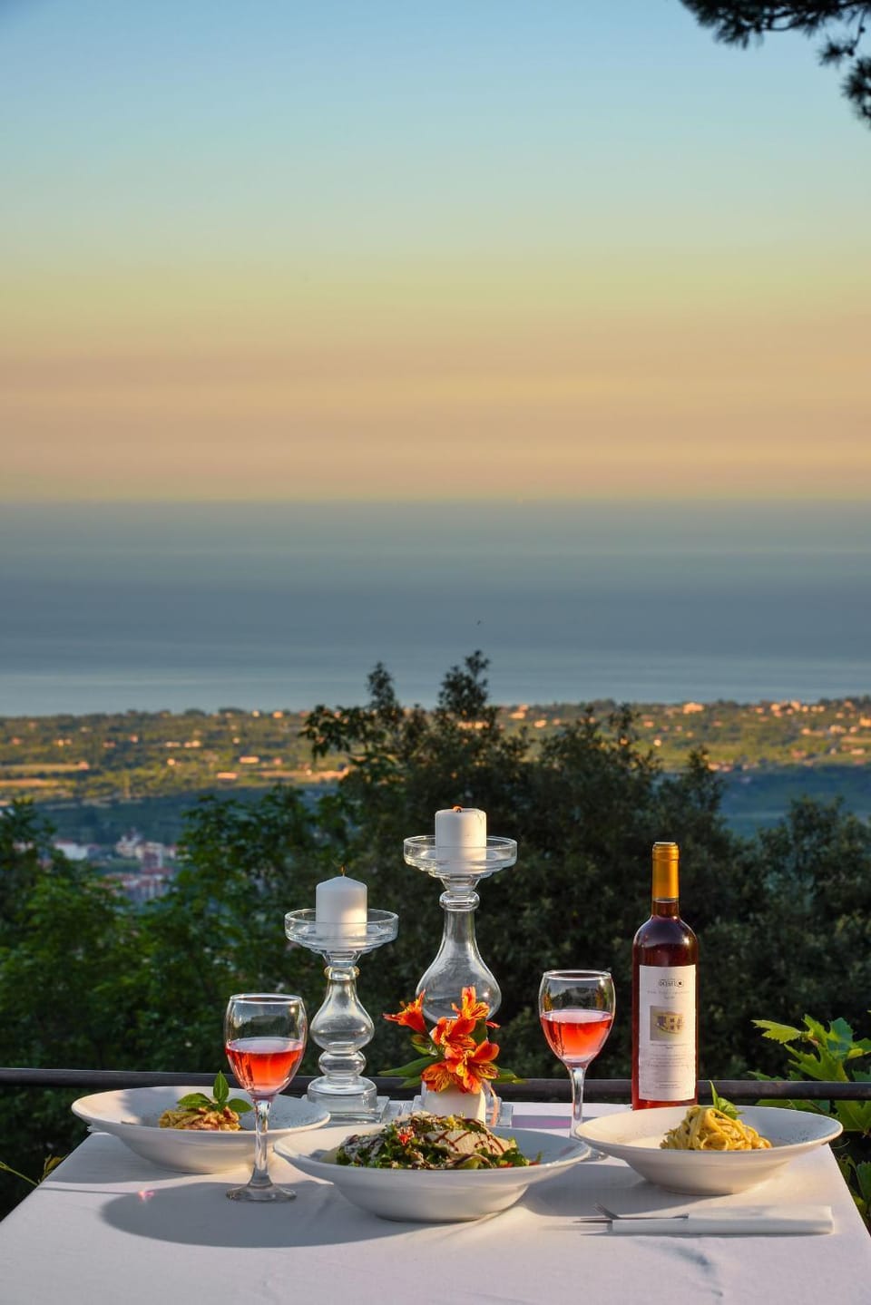 Day, Natural landscape, Food and drinks, Food, Sea view, Drinks, Alcoholic drinks