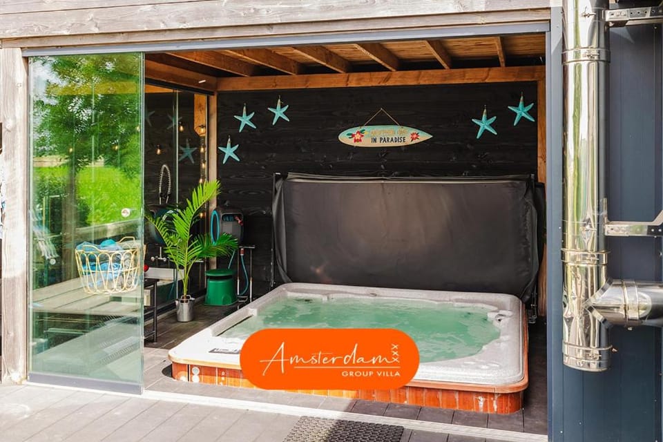 Amsterdam Group Villa 20 plus beds 4 - 5 bedrooms Villa in Amsterdam