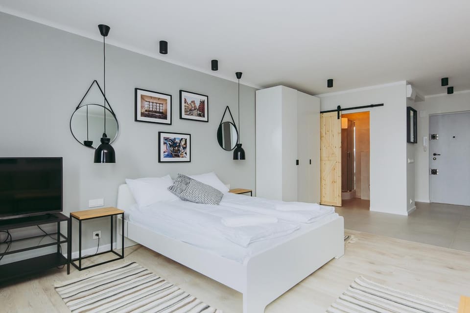 Bed, TV and multimedia, Living room, Seating area