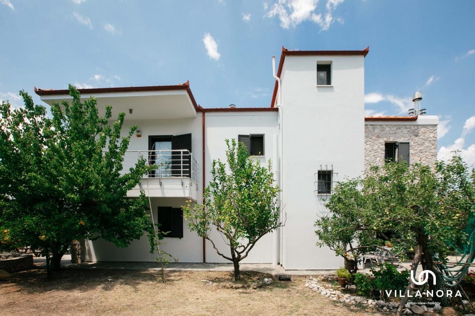 Property building, Day, Garden