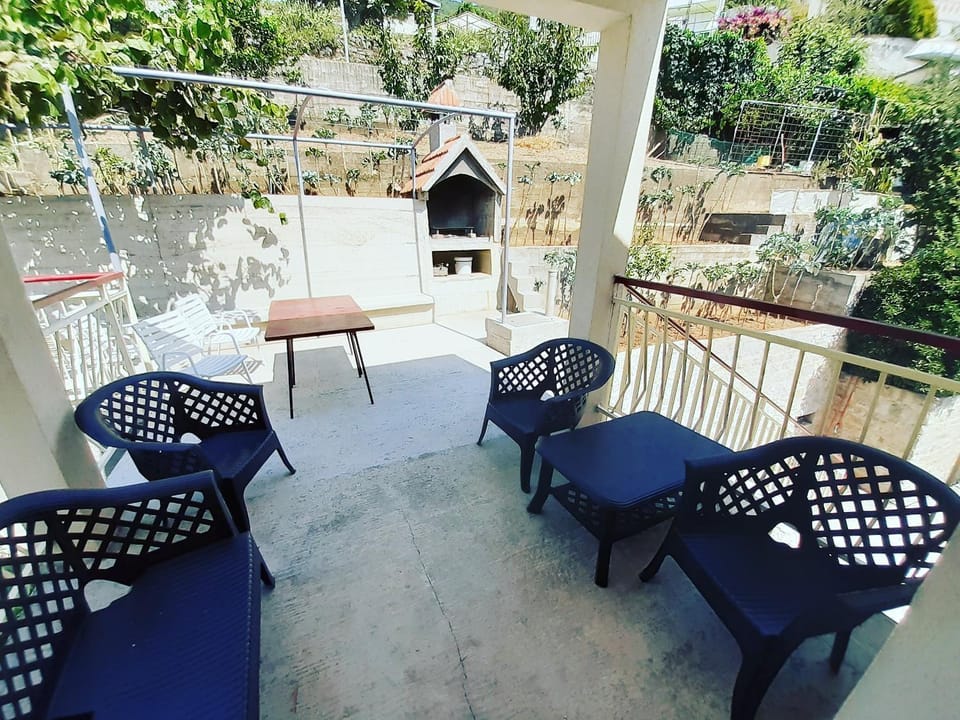 BBQ facilities, Seating area