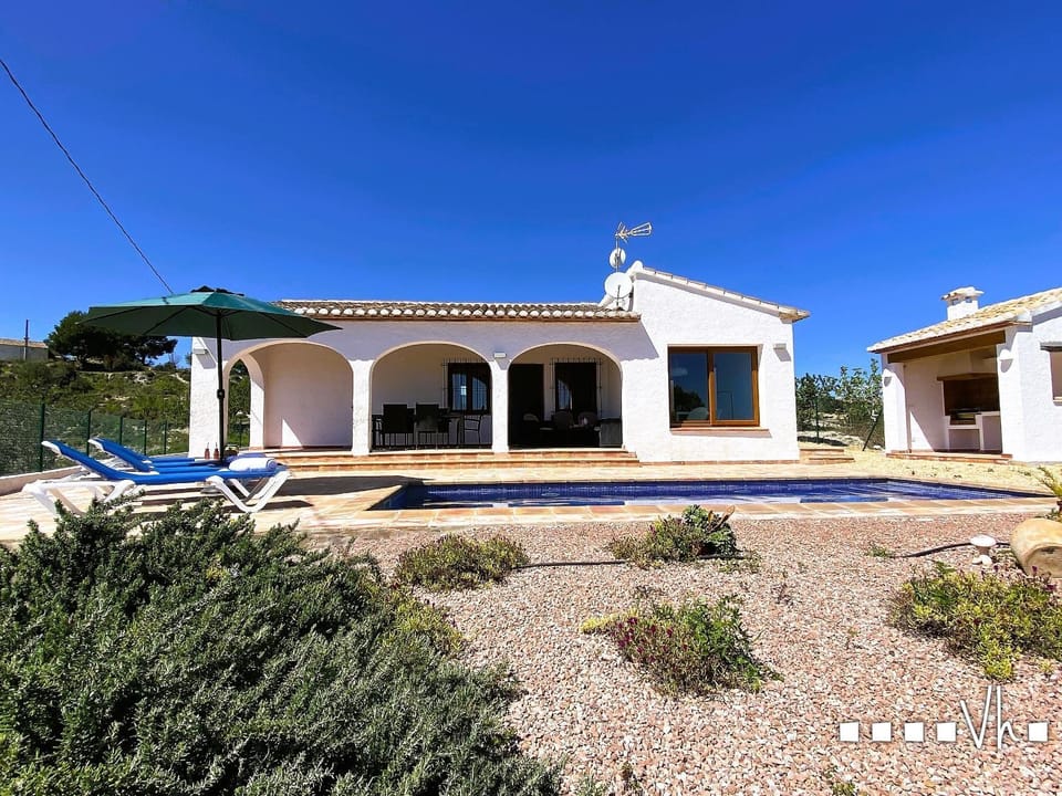 Property building, Facade/entrance, Off site