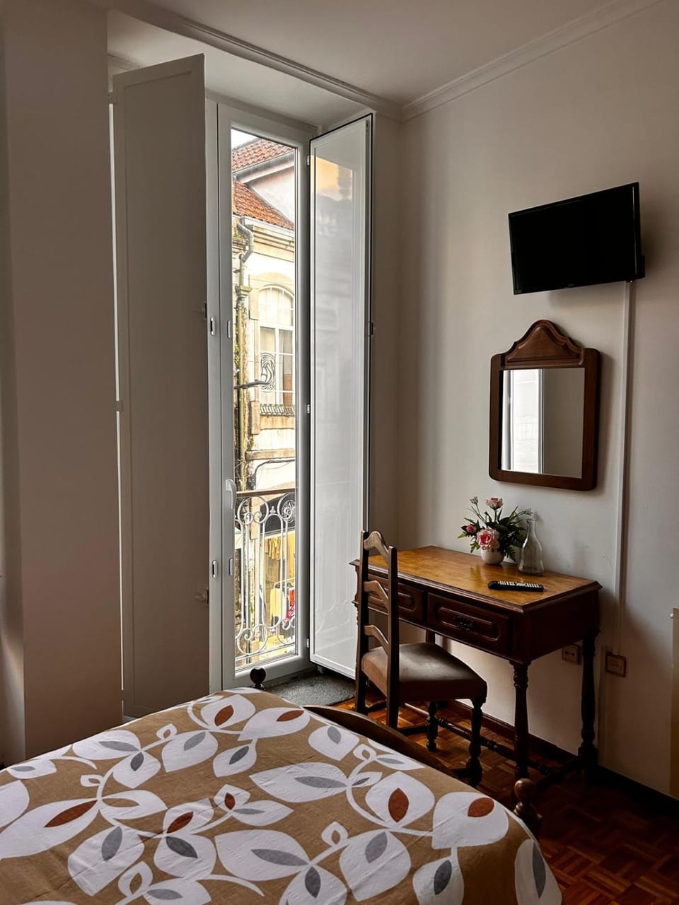 Residencial Real - Antiga Rosas Bed and Breakfast in Vila Real