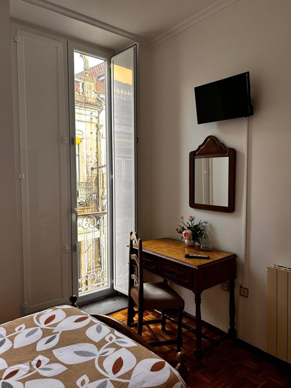 Residencial Real - Antiga Rosas Bed and Breakfast in Vila Real