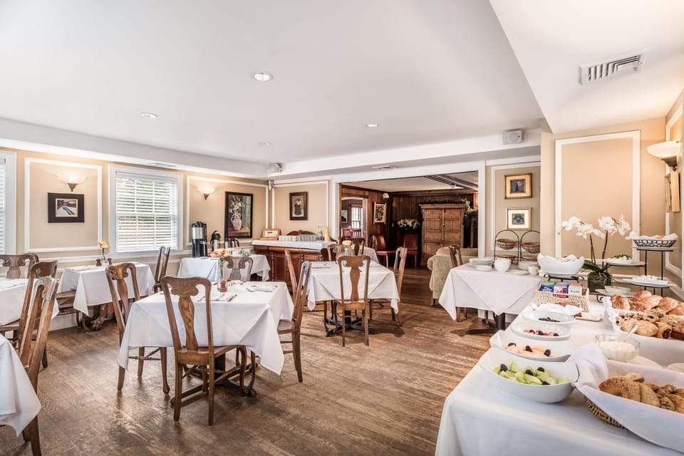 Dining area, Breakfast