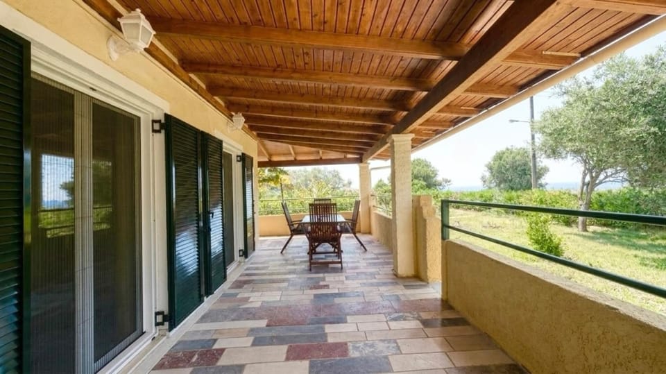 TETRAKTYS ESTATE beachside seaview ΥΔΩΡ with big garden Apartment in Peloponnese, Western Greece and the Ionian